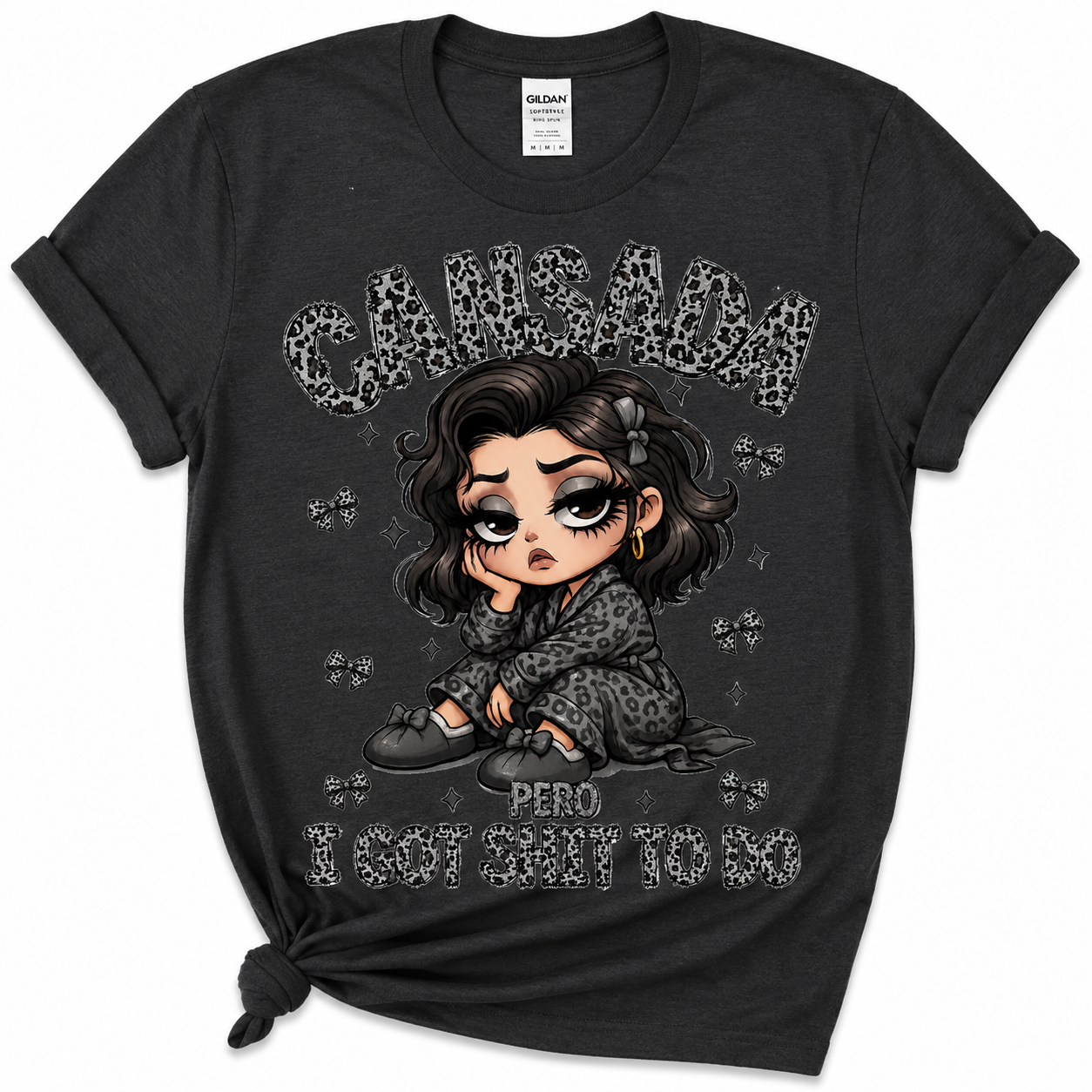 Cansada Pero I Got Shit To Do Graphic Tee | Funny Latina Mood Shirt | Leopard Print Pajama Girl Softstyle T-Shirt